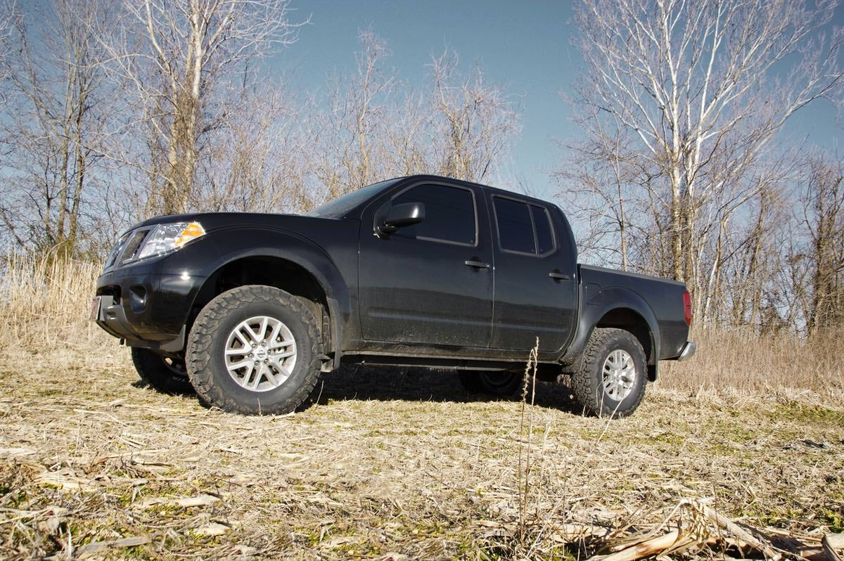 Rough Country - 2.5 Inch Leveling Kit - Red Spacers - Nissan Frontier (05-25)/Xterra (05-15) - Image 2