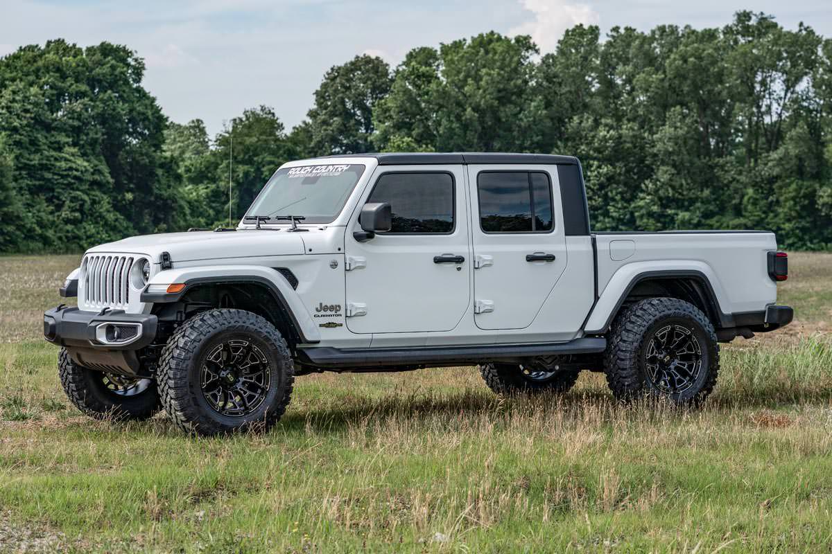 Rough Country - 2.5 Inch Leveling Kits - Springs - M1 - Jeep Gladiator JT 4WD (2020-2023) - Image 10