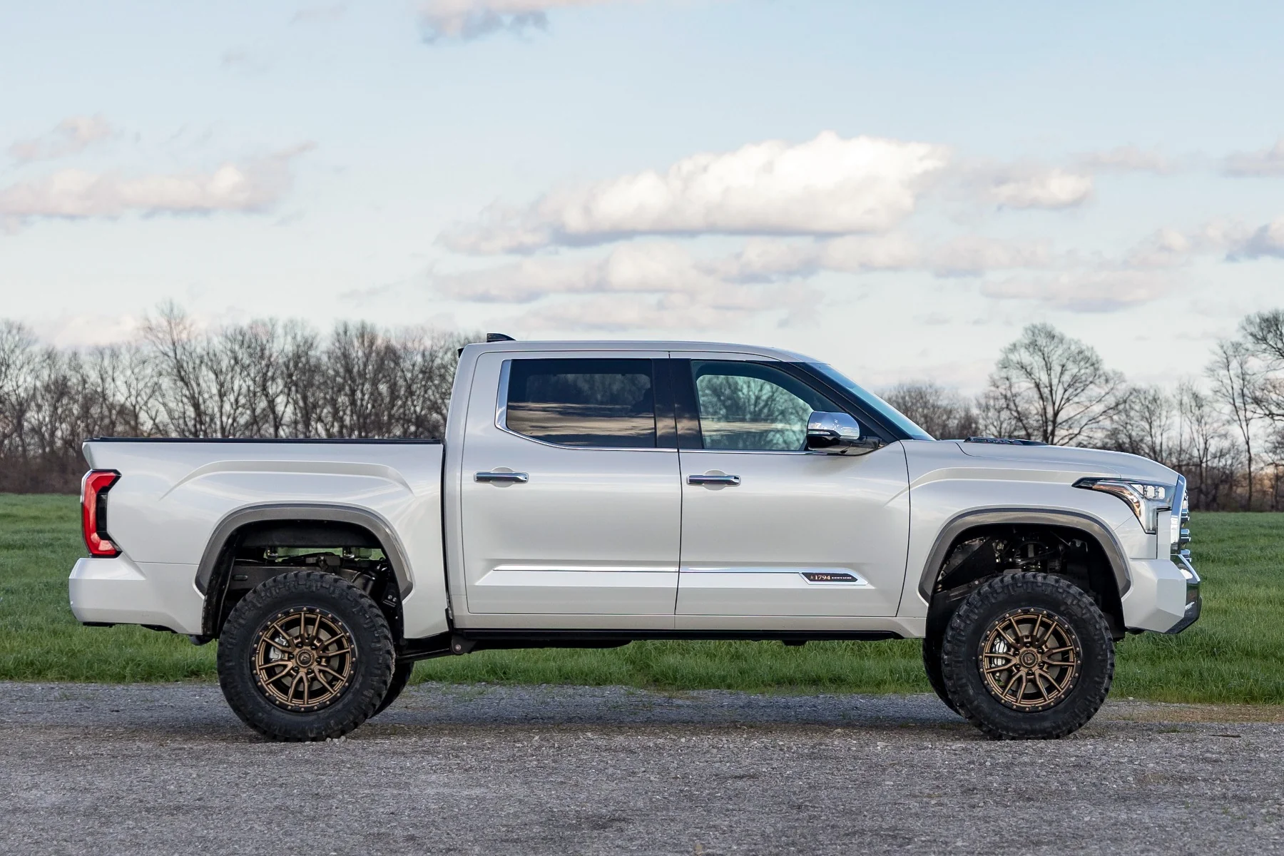 Rough Country - 6 Inch Lift Kit - OE Air Ride - Toyota Tundra 2WD/4WD (2022-2025) - Image 10