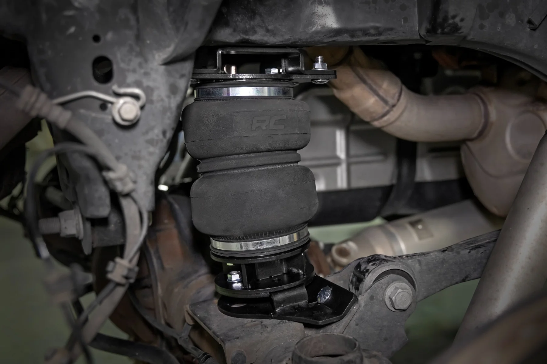 Rough Country - Air Spring Kit w/compressor - 4 Inch Lift Kit - Ram 1500 4WD (2019-2025) - Image 6