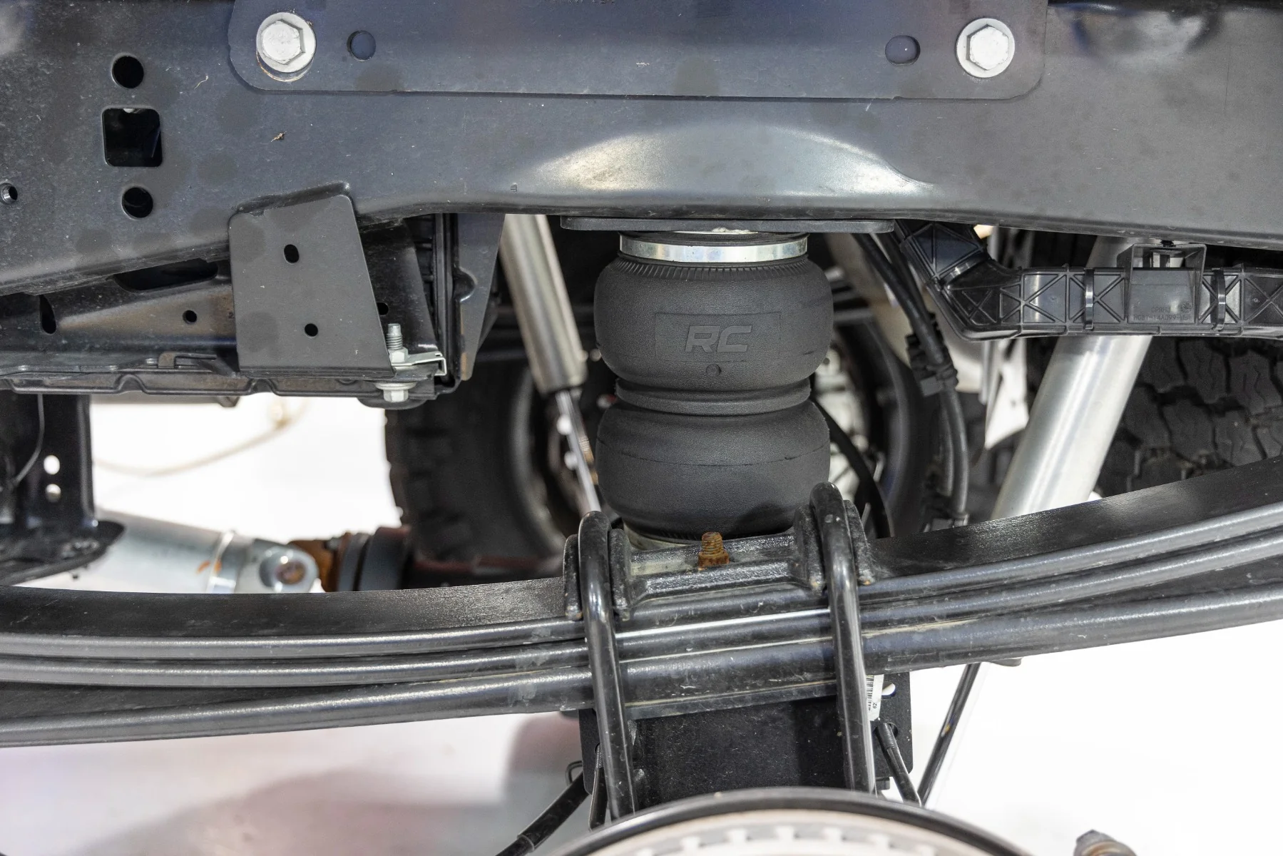 Rough Country - Air Spring Kit w/compressor - Ford F-250/F-350 Super Duty 4WD (2017-2022) - Image 6