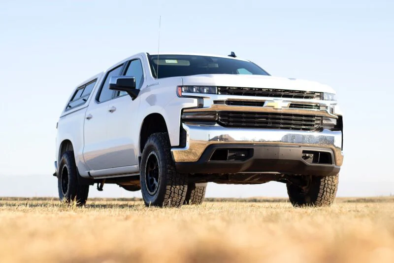 Cognito 19-24 Chevy Silv/Sierra 1500 2WD/4WD 3in Perf Ball Joint Leveling Kit w/ Fox PS 2.0 IFP - Image 3